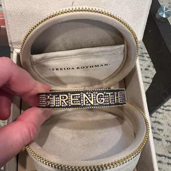 Freida Rothman Strength Bracelet - Picture 2 of 12